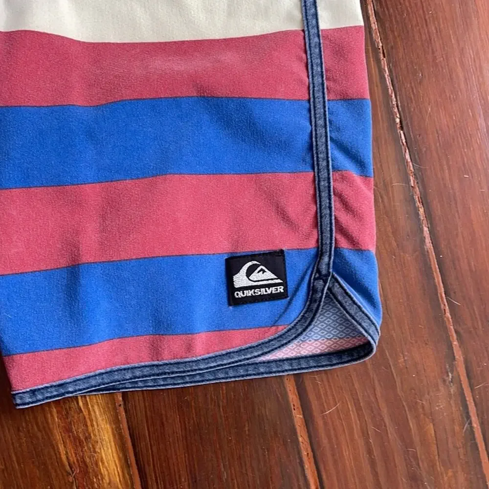 Quiksilver red white and blue striped unlined board shorts sz 28